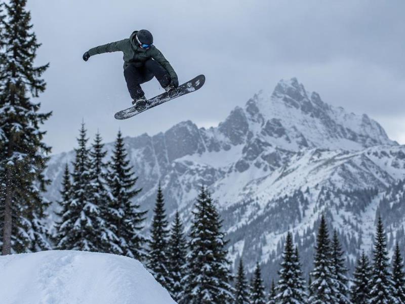 Snowboarding — adventure sports guides Snowboarding