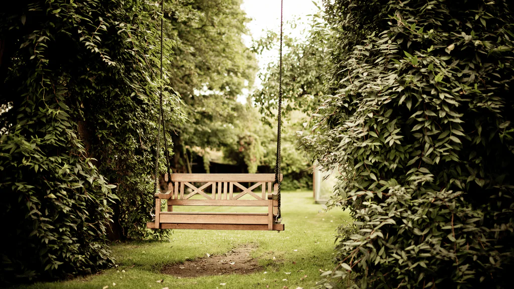 How to create a comfortable outdoor space?